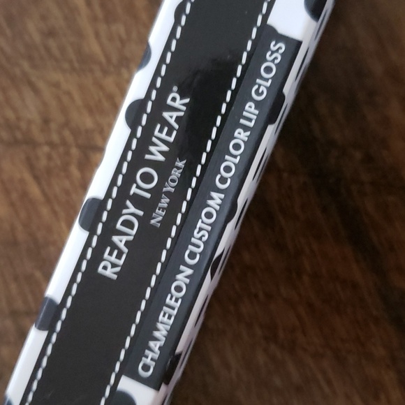 READY TO WEAR NY LIP GLOSS - Picture 3 of 3